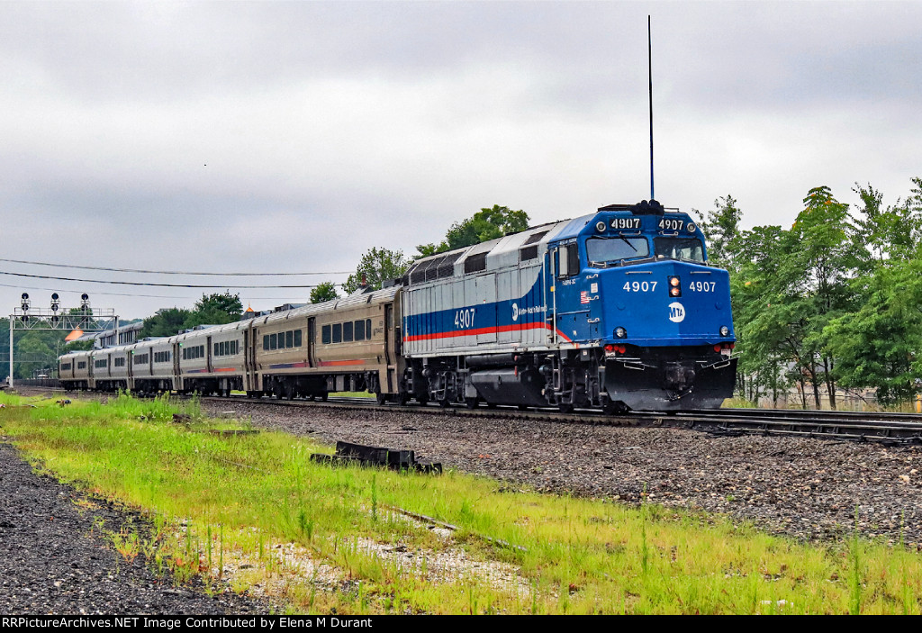 MNCR 4907 on train 1249